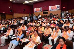 समारोह में कई प्रमुख हस्तियां रहीं मौजूद