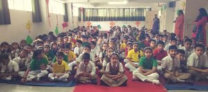 कार्यक्रम में उपस्थित बच्चे