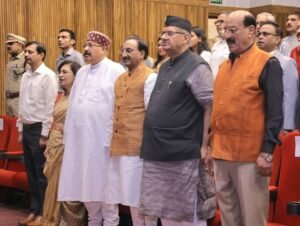 कार्यक्रम में उपस्थित: वन मंत्री सुबोध उनियाल, कृषि मंत्री गणेश जोशी, पूर्व मुख्यमंत्री रमेश पोखरियाल निशंक और पर्यटन मंत्री सतपाल महाराज