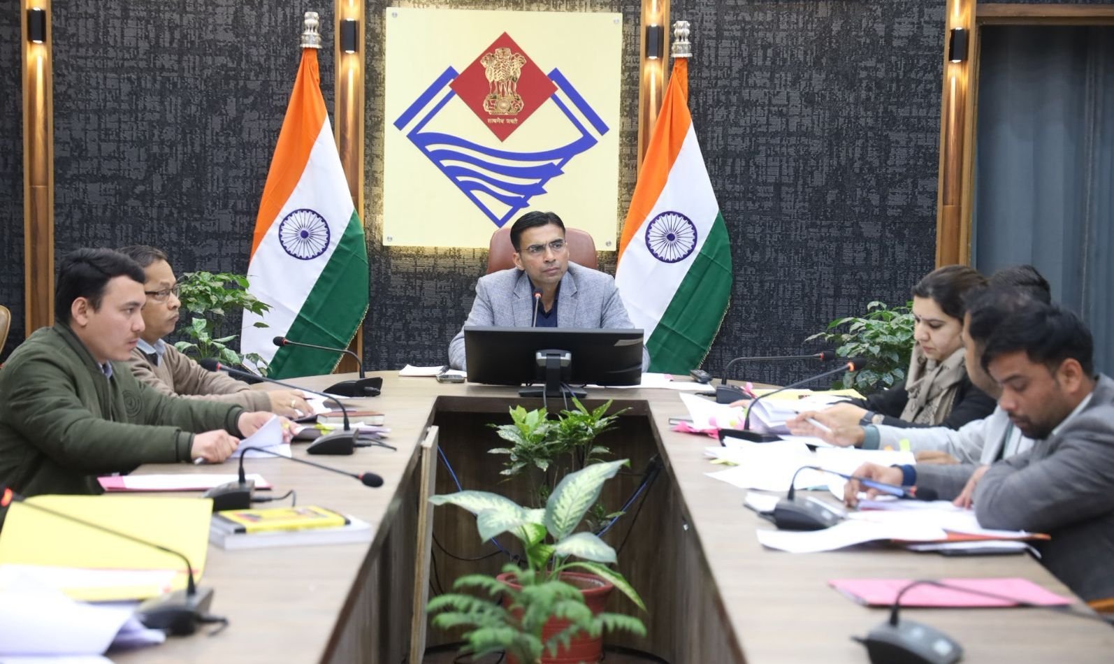 लंबित राजस्व वादों पर डीएम सख्त, एक साल पुराने मामलों के शीघ्र निस्तारण के आदेश…