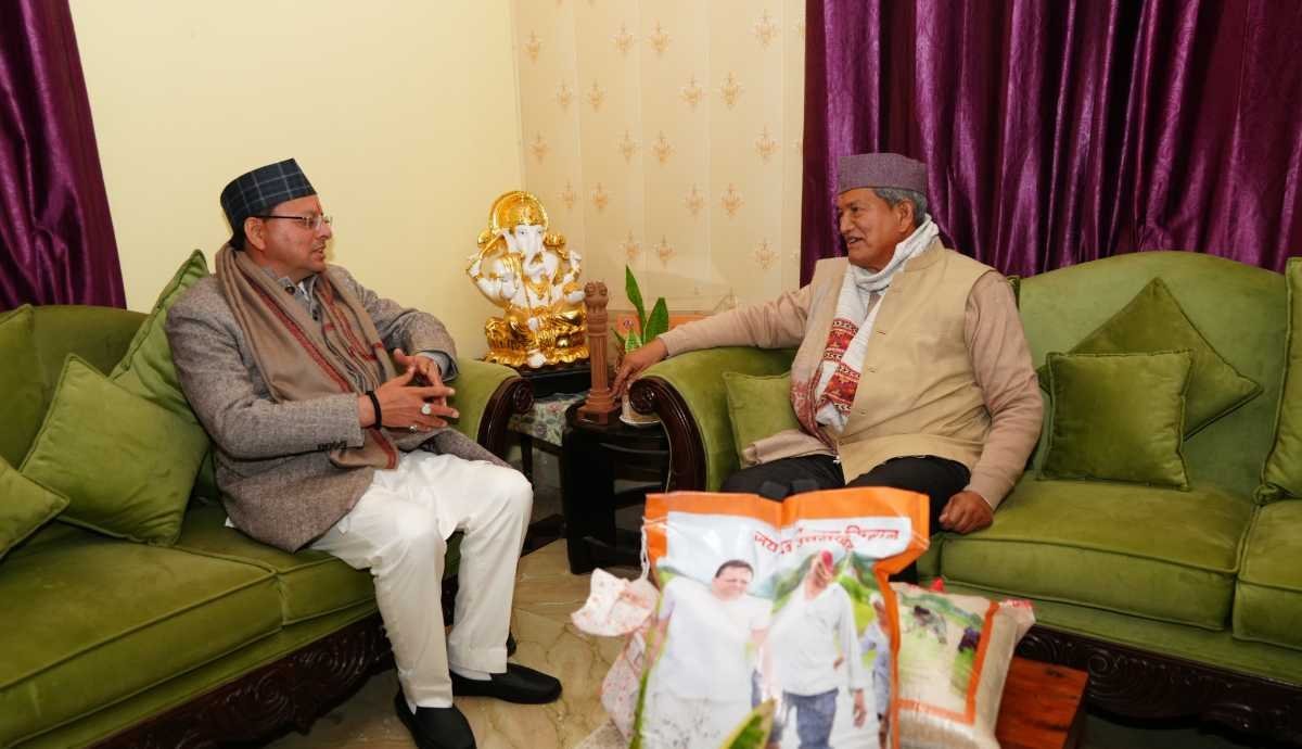 मुख्यमंत्री पुष्कर सिंह धामी ने पूर्व मुख्यमंत्री हरीश रावत से की शिष्टाचार भेंट, कुशलक्षेम...