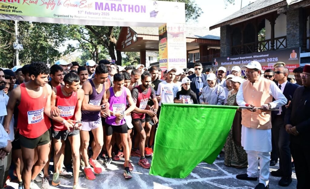 देहरादून में 5 किमी दौड़ को मुख्यमंत्री ने दिखाई हरी झंडी, सड़क सुरक्षा और पर्यावरण संरक्षण का...