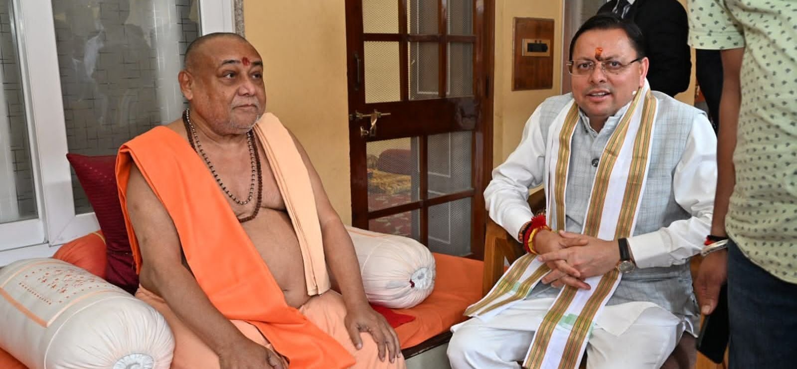 हरिद्वार में मुख्यमंत्री धामी ने शंकराचार्य स्वामी राजराजेश्वराश्रम महाराज से लिया...