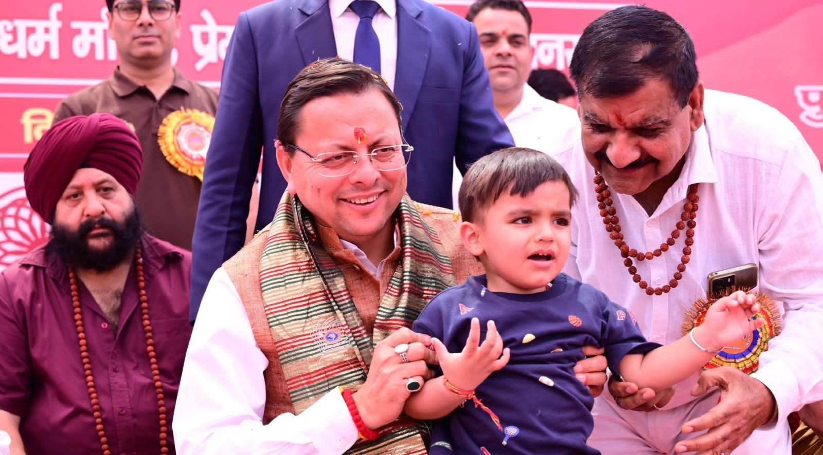 प्रेमनगर में सामूहिक कन्या पूजन में शामिल हुए मुख्यमंत्री धामी…