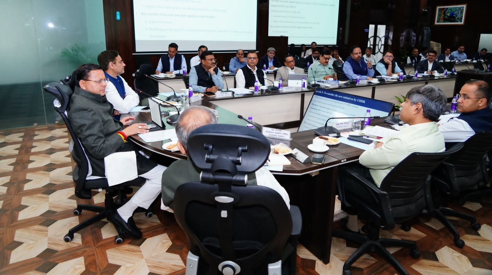 मुख्यमंत्री ने अवसंरचनात्मक परियोजनाओं की समीक्षा की…