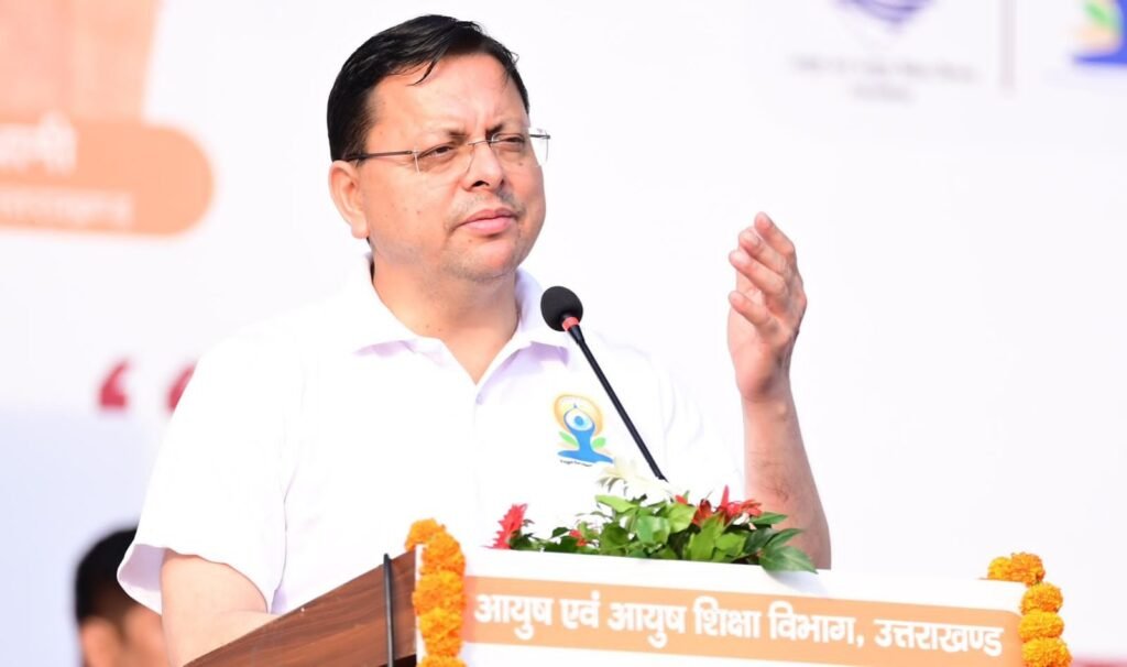 बनबसा में मुख्यमंत्री धामी ने हजारों लोगों के साथ किया योगाभ्यास, योग को जीवन का अभिन्न अंग...